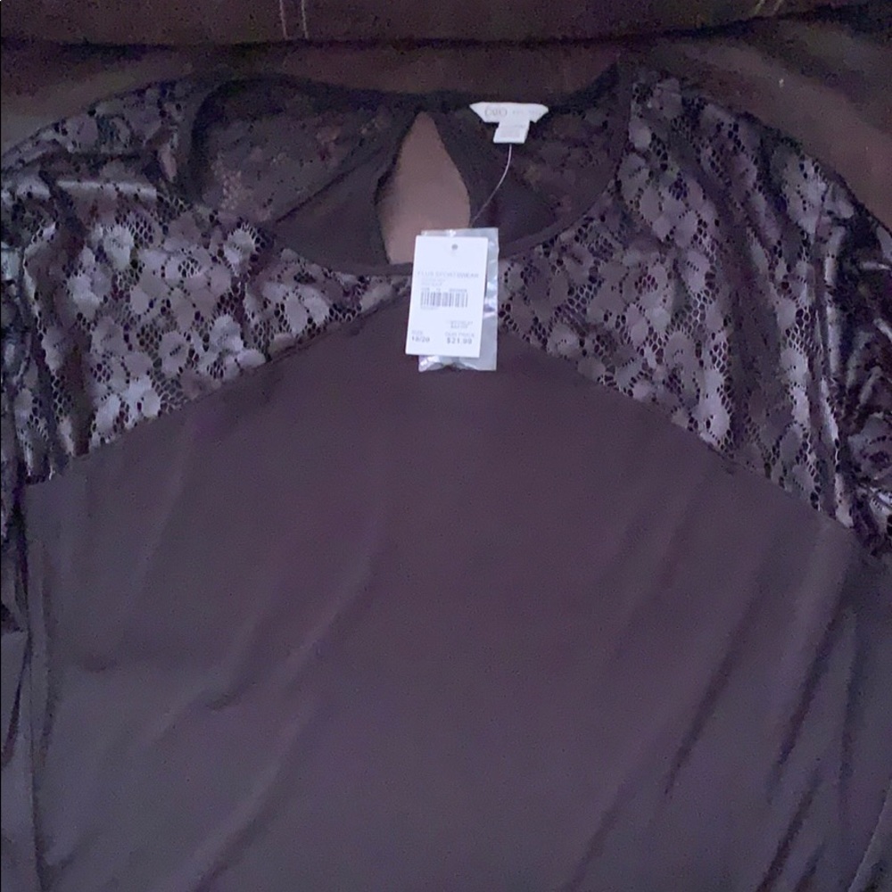 Blouse lace shoulders
